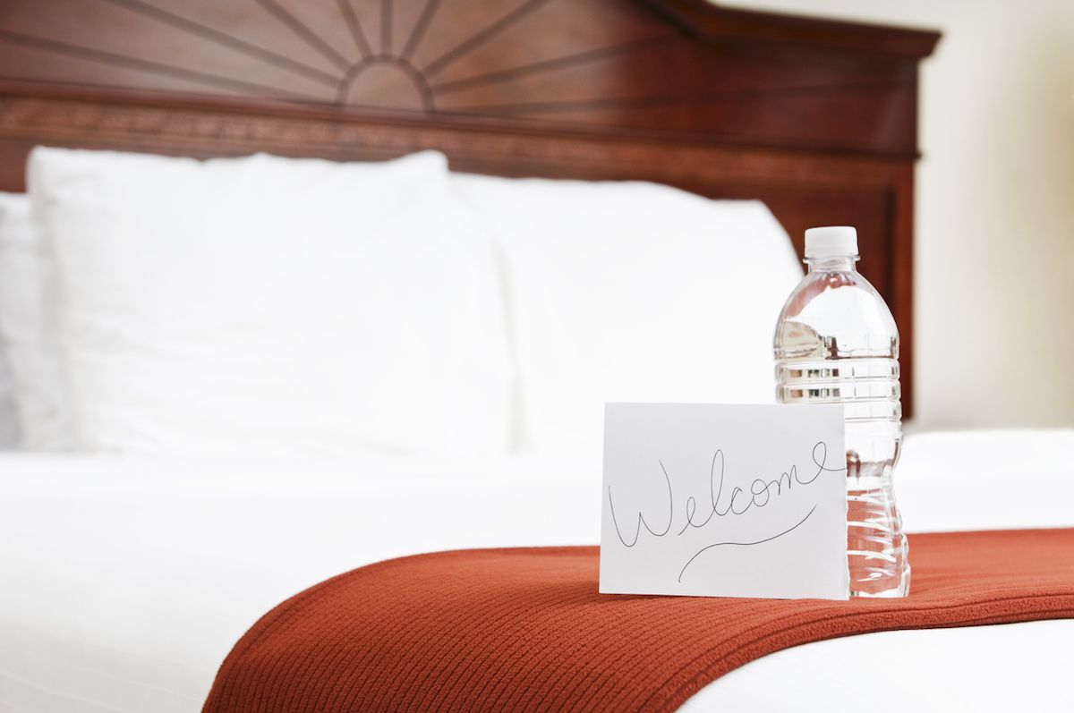 4 lietas, kuras jums nevajadzētu darīt viesnīcā COVID laikā, ārsts brīdina