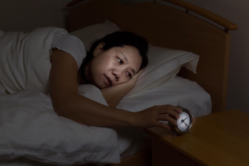 ผู้หญิงที่เป็นโรคนอนไม่หลับสัญญาณว่าคุณต้องการที่นอนใหม่