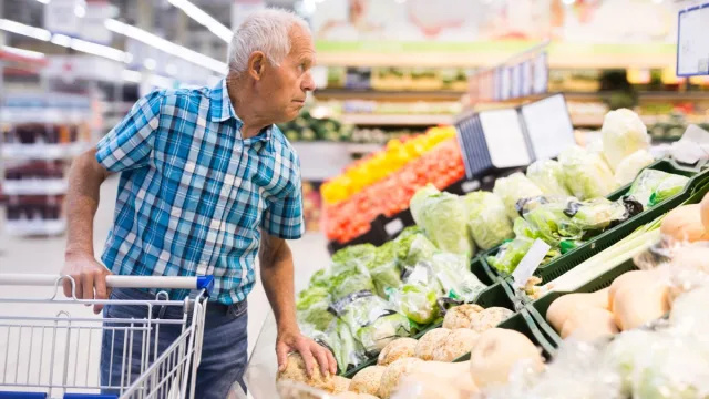 Zinātnieki tikko atrada pārsteidzošu saikni starp pārtikas preču iepirkšanos un demenci