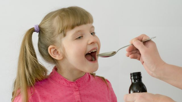 6 bērnībā izplatīti medikamenti, kurus mēs slepeni nedzeram