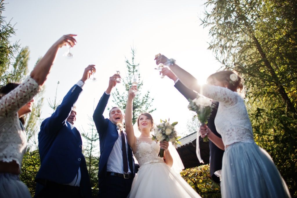 recepción de boda al aire libre esta es la edad a la que la mayoría de las personas se casan en todos los estados de EE. UU.