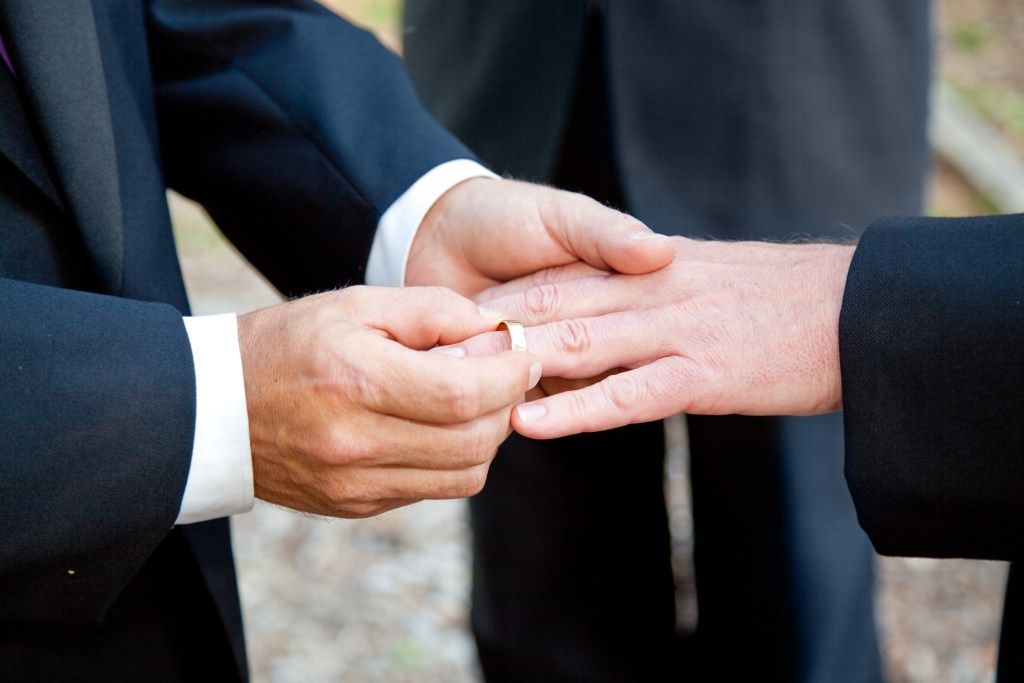 ekteskap betyr mye mer for homofile par enn rette