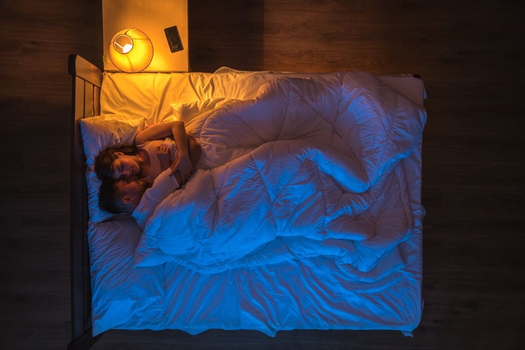 å sove sammen kan hjelpe par til å slappe av