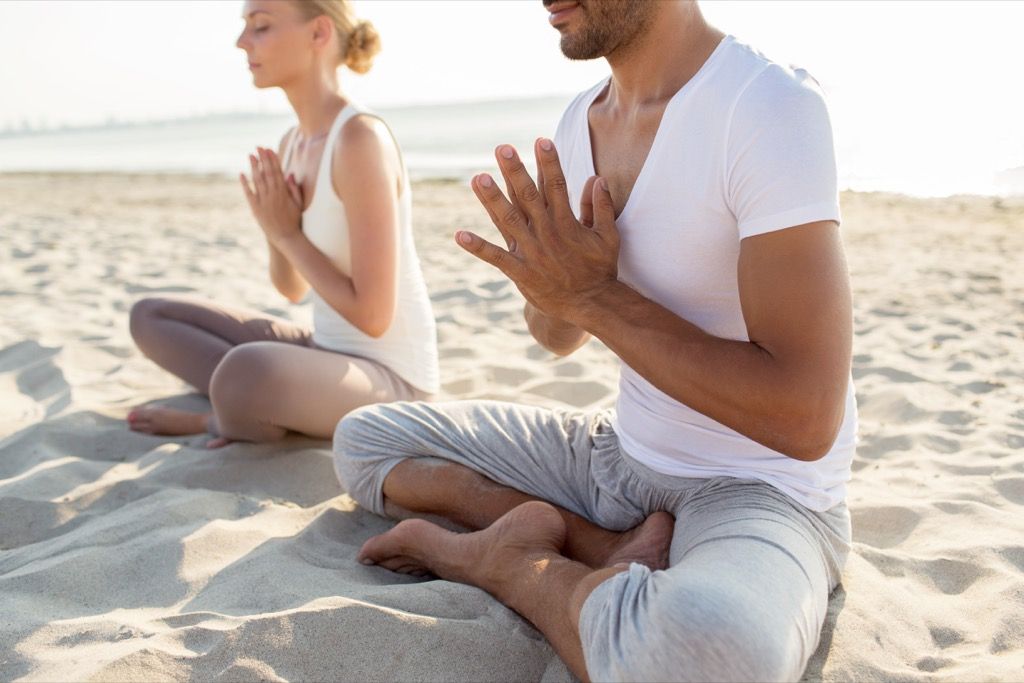медитираното заедно може да им помогне да се отпуснат заедно