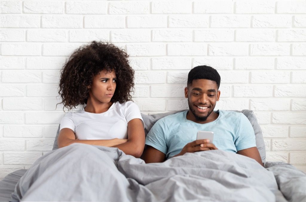 mand tekster i seng med kone, irriterende ting folk gør