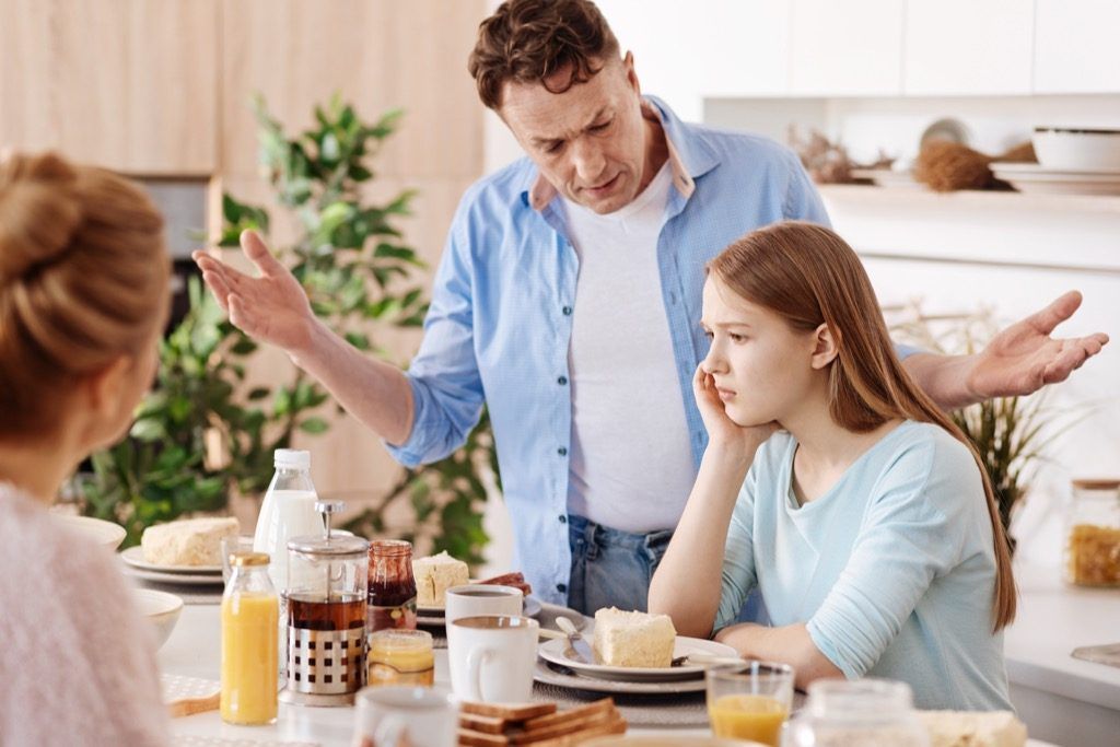 30 peores cosas que los papás pueden decirles a sus hijos