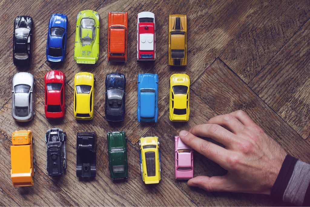 Rotaļlietu automašīnu kolekcijas kopmītņu istaba