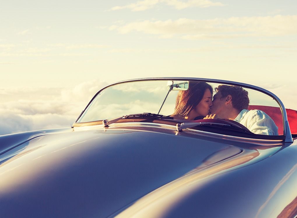 par, ki se norčuje v avtu, najboljše ideje za zmenek