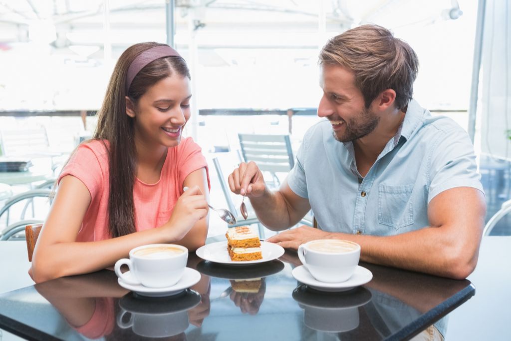 Par som deler dessertromantikk