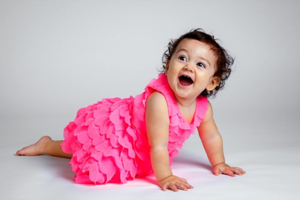 vauva tyttö vaaleanpunainen mekko