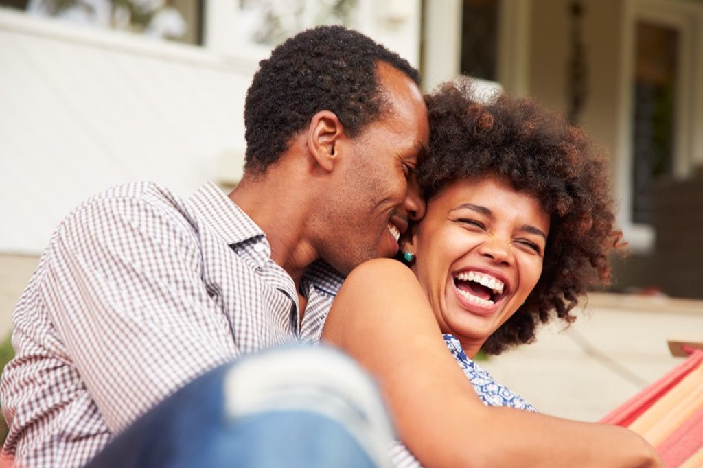 15 Tanda Pasangan Anda Adalah Bahan Perkahwinan