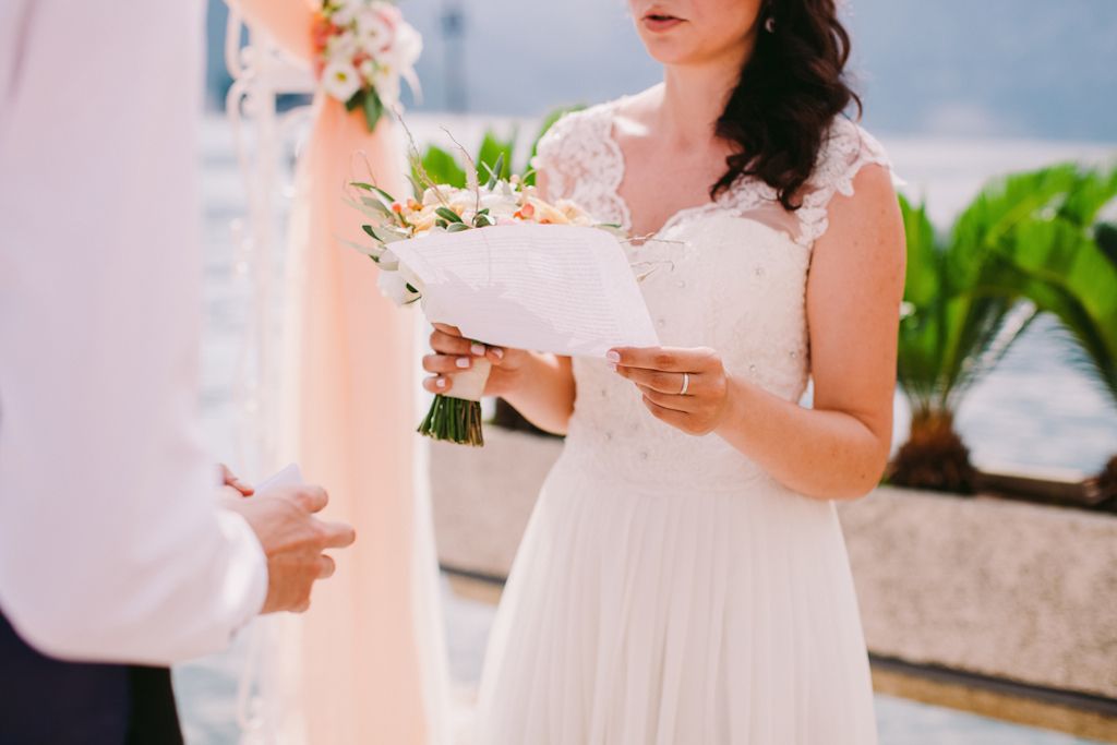 người phụ nữ đọc lời thề trong đám cưới, những điều điên rồ nhất mà cô dâu và chú rể từng làm