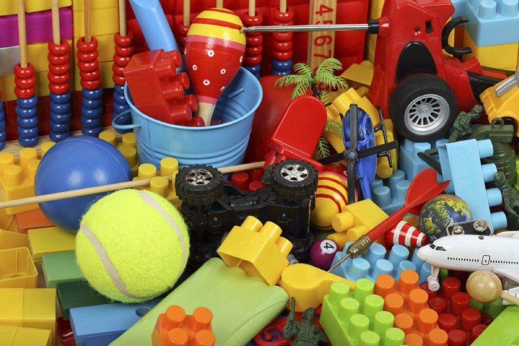 bunke af legoer, tennisbolde og maracas, forældres skilsmisse