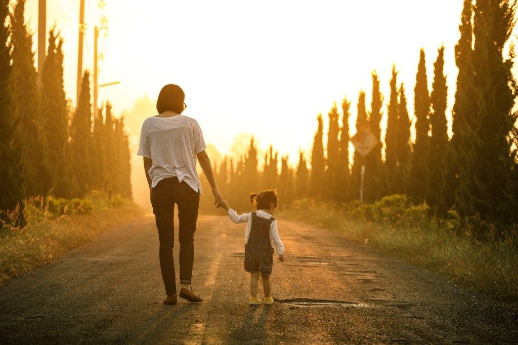 8 אמהות רווקות חושפות את 20 הדברים שאתה צריך לדעת על היכרויות עם אם חד הורית