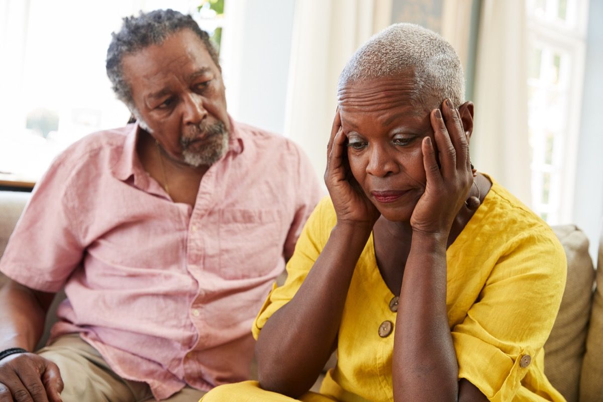 अवसाद, संक्रामक स्थितियों से पीड़ित वृद्ध महिला को आराम