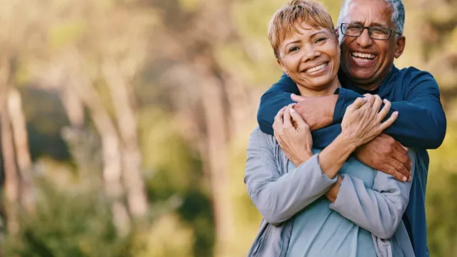 10 Tanda Pasangan Anda Tidak Akan Menipu, Menurut Pakar Terapi