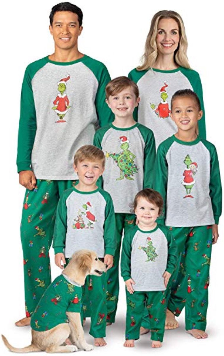 17 burvīgi Ziemassvētku pidžamu komplekti, kurus mīlēs visa ģimene