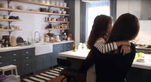   పాత్ర జూల్స్' kitchen in the movie "The Intern."