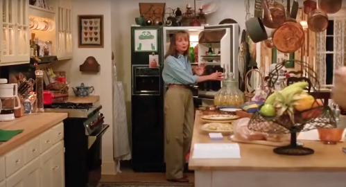   పాత్రలు జార్జ్ మరియు నినా బ్యాంక్స్' kitchen in the movie "Father of the Bride."
