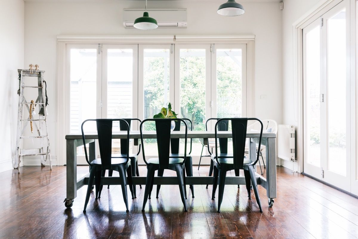metallinen tuoli ruokapöytä kodin uusinta