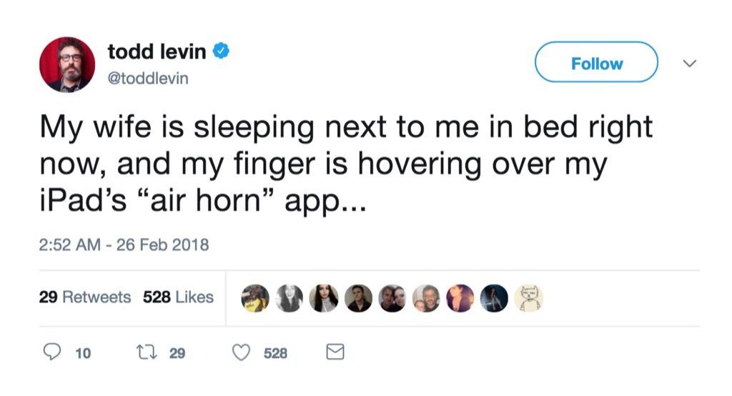 Les tweets de mariage de célébrités les plus drôles de Todd Levin