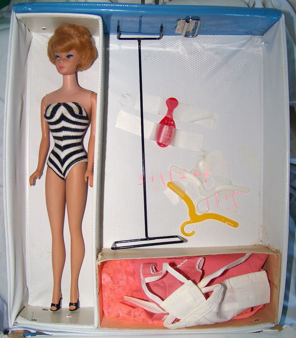 ensimmäinen painos Barbie