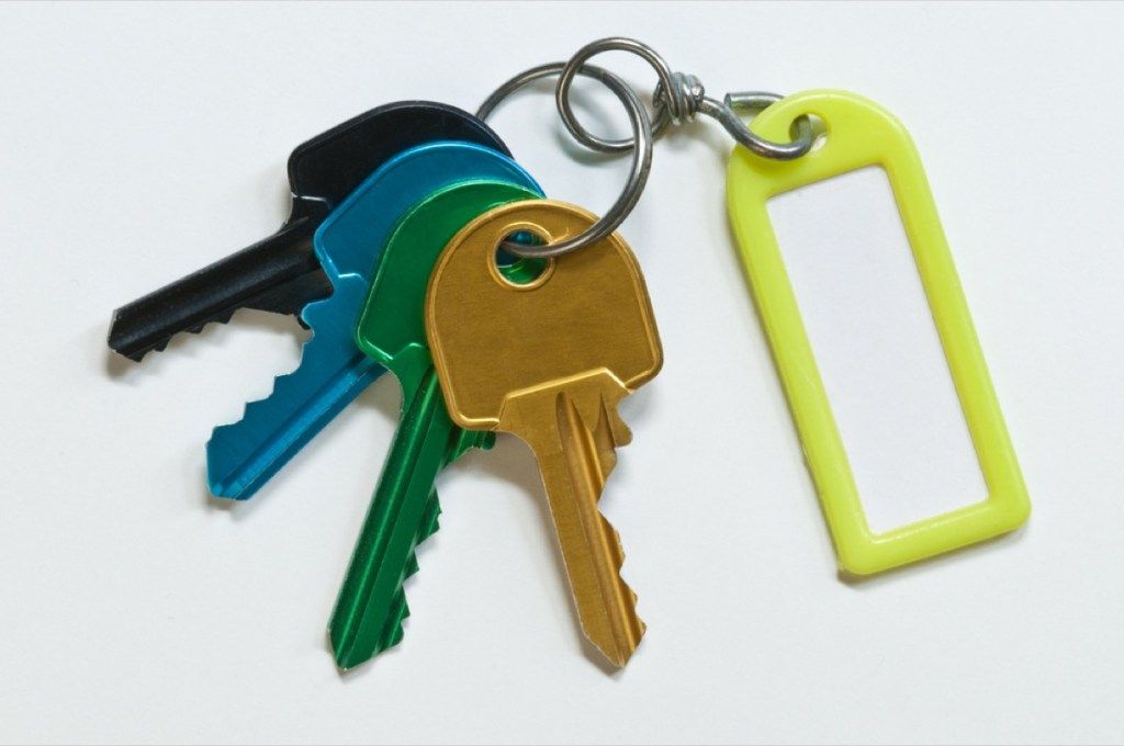 מקשים צבעוניים על מפתחות מפתחות, פריצות DIY