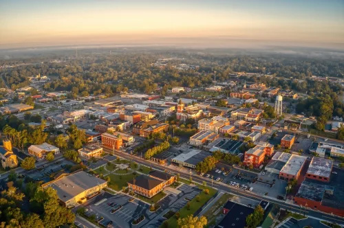   Luftfoto af Downtown Statesboro, Georgia i efteråret