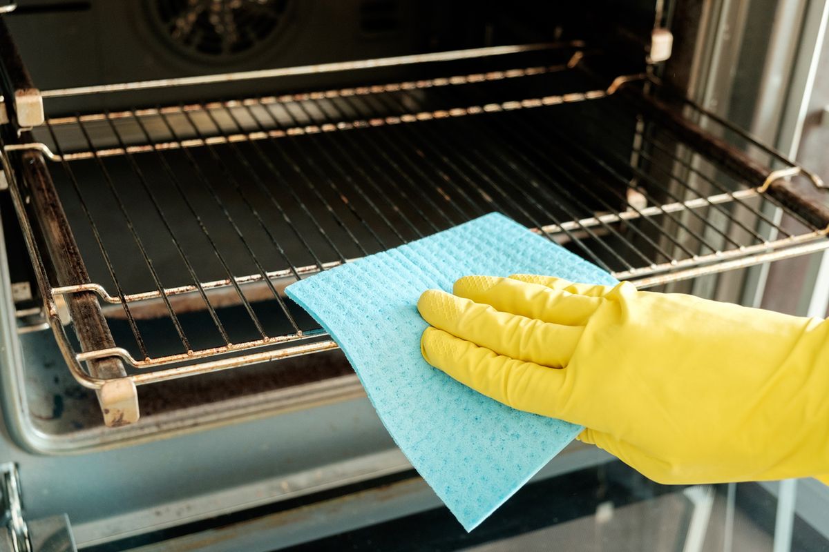 זו הדרך הבטוחה ביותר לנקות את התנור