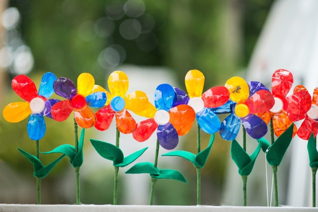 DIY ręcznie robione plastikowe kwiaty butelka na wodę drugie zastosowania