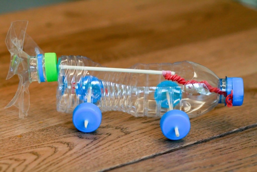 Garrafa de água para carros de brinquedo Segunda utilização da garrafa de água