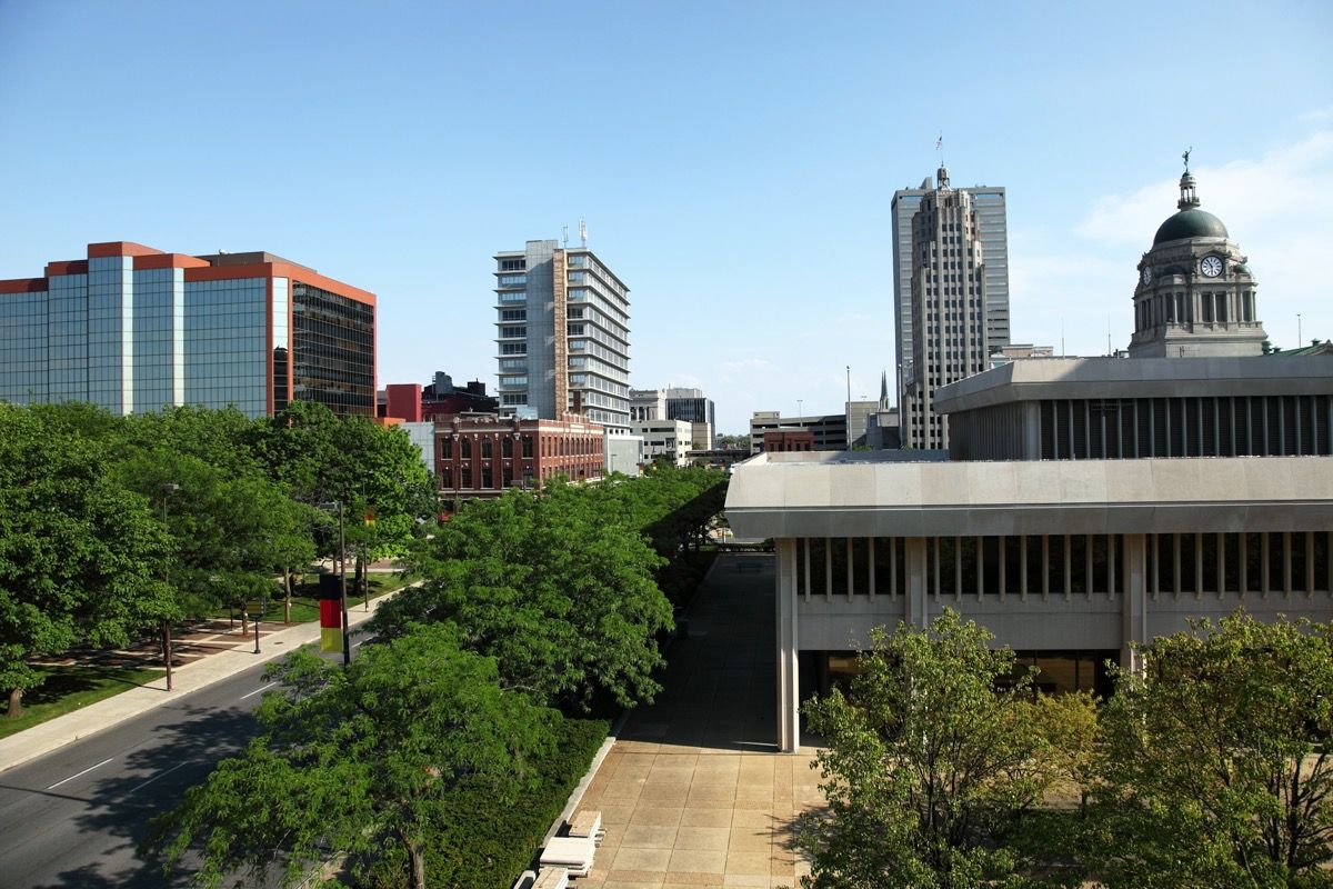 panoráma města z centra města Fort Wayne, Indiana