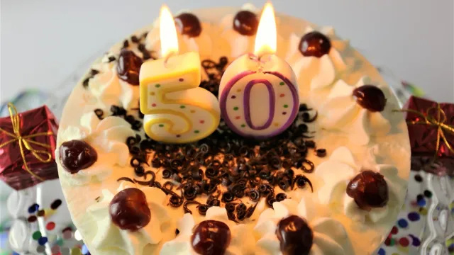주요 축하 행사를 위한 최고의 50번째 생일 파티 아이디어