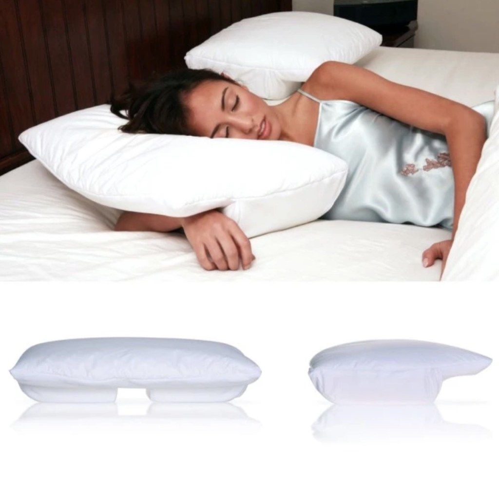 امرأة تنام على وسادة بيضاء ، وضروريات نوم أفضل