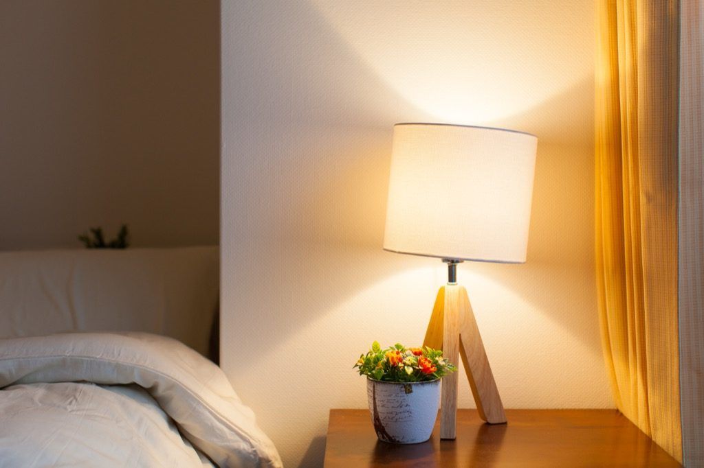 Lampa v místnosti