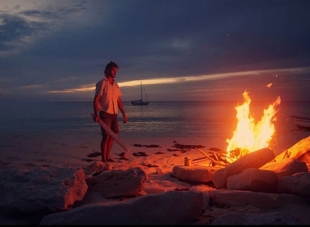 foto api unggun yang akan membuatmu bersemangat untuk musim panas