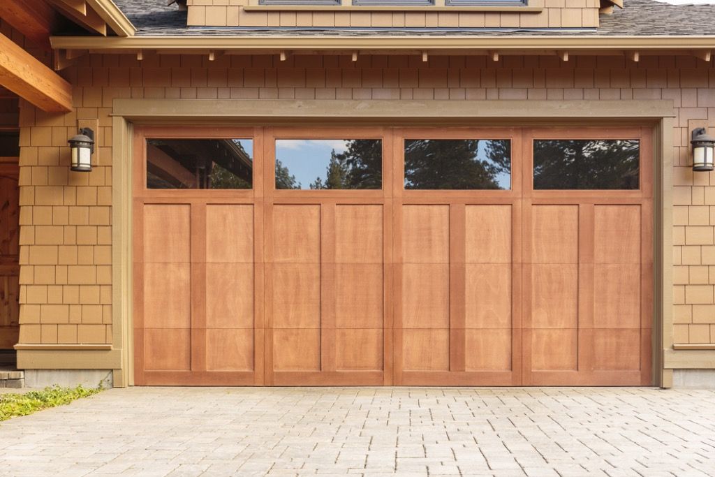 дървена гаражна врата, надстройки на дома