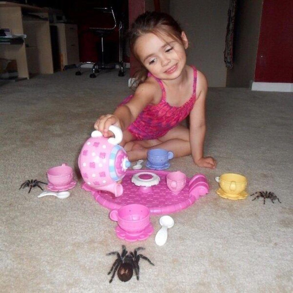 Hämähäkkijuhlat hauskoja lapsikuvia