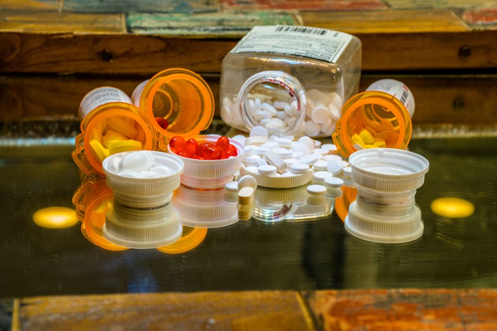 Comprimidos de drogas ilegais para o futuro completando 40 anos