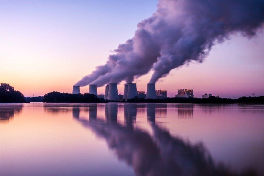 elektrijaam päikesetõusu ajal lekivad aurud, süsinikdioksiid, maapäeva heategevusorganisatsioonid