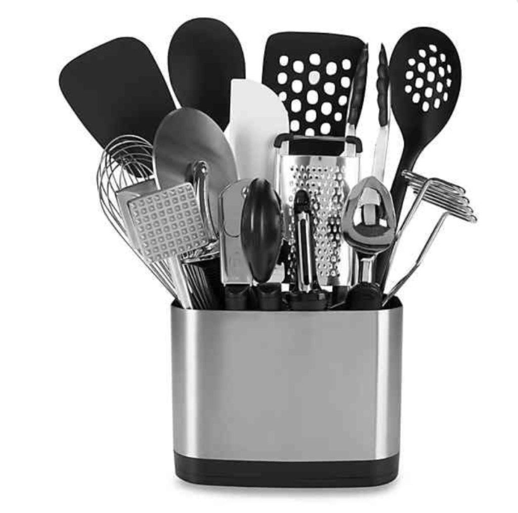 oxo अच्छा पकड़ती रसोई उपकरण spatulas और काटने के उपकरण और चांदी कंटेनर में graters के साथ सेट