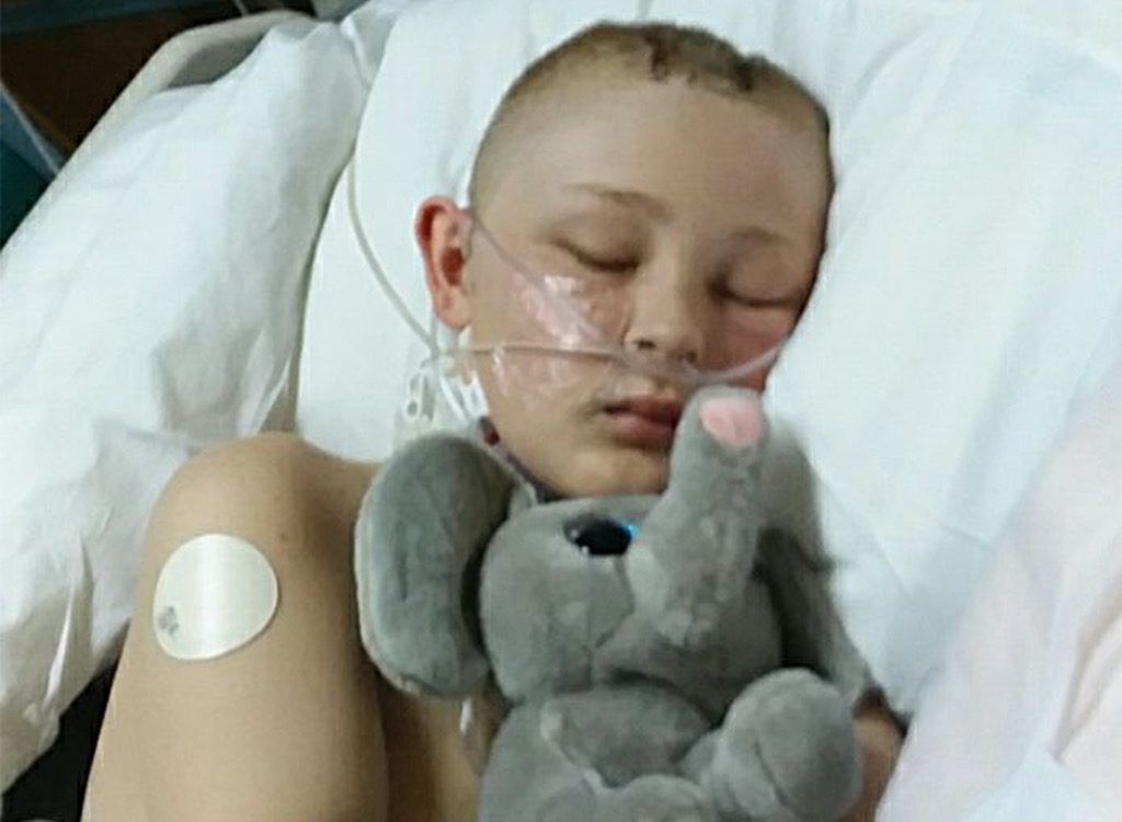 Un noi es desperta després de la notícia al·lucinant de la mort cerebral de 2018