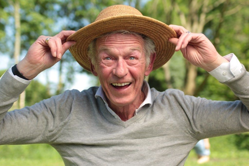 Kind Older Man wearing a Hat Healthy Man - คนแก่เป็นเรื่องตลก