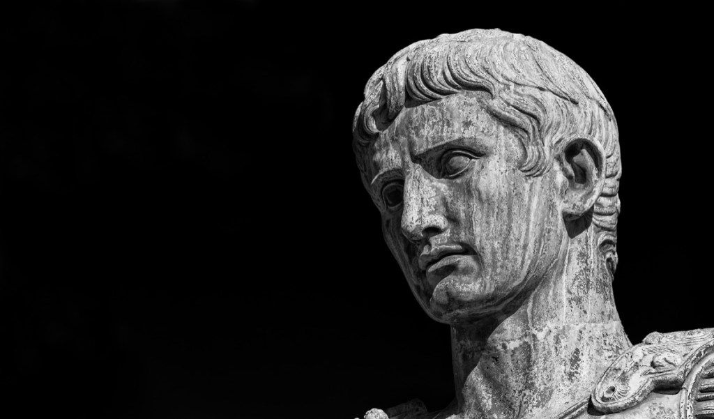 socha hlavy starovekého Ríma