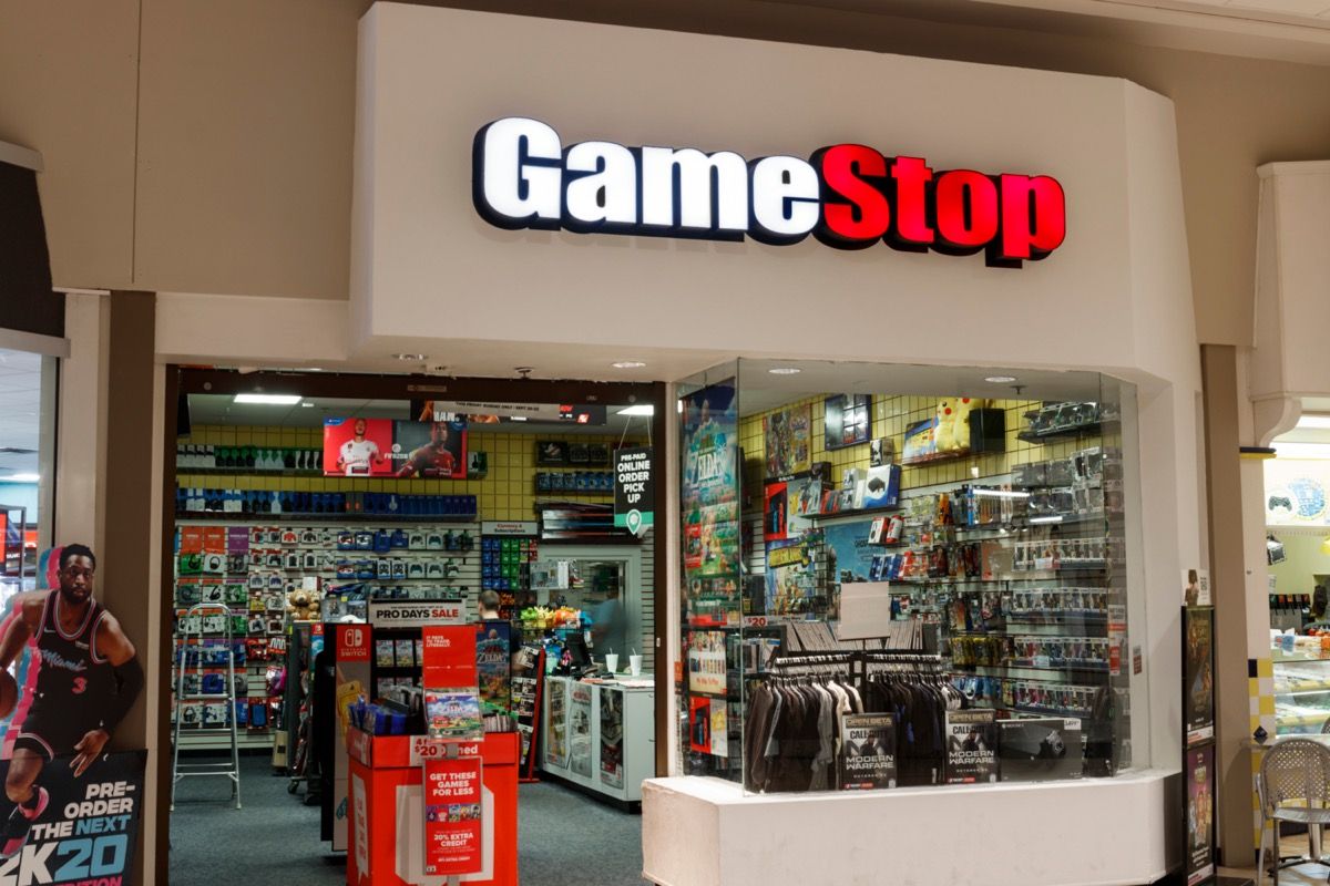 lối vào của một cửa hàng Game Stop trong một trung tâm mua sắm ở Kokomo, Indiana