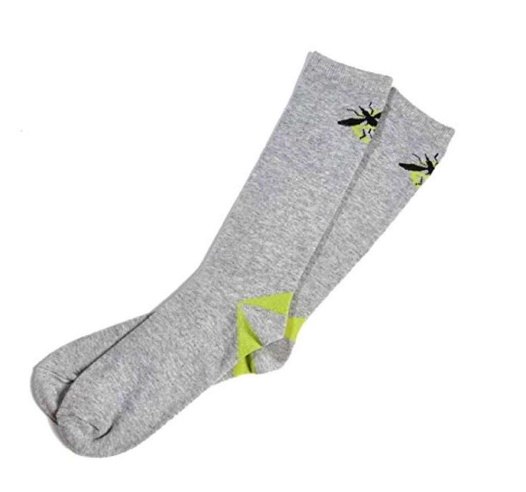 grå bugavstøtende sokker, bugbeskyttelse