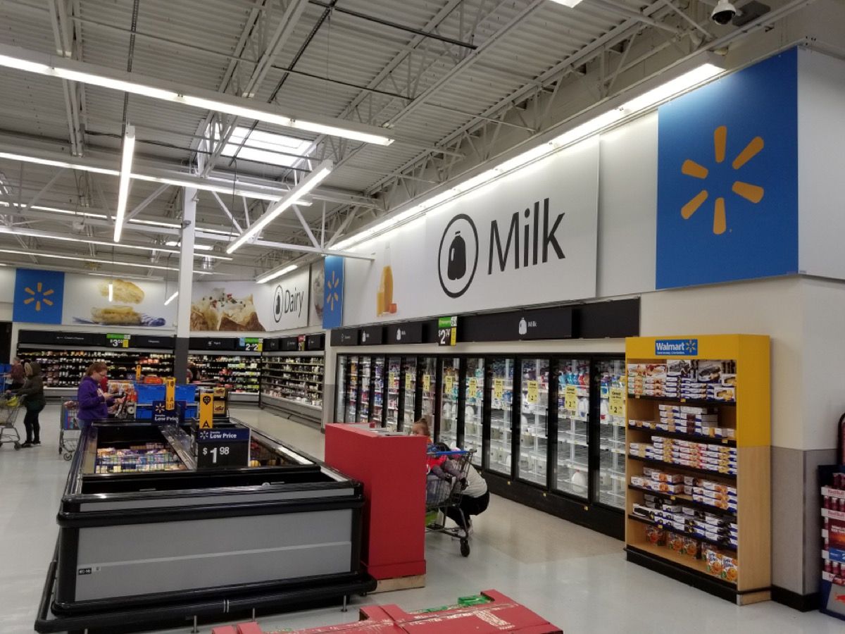 lapte și culoar de lactate la Walmart