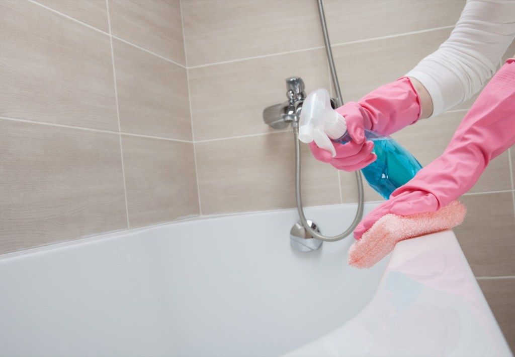 ванна для мытья посуды руками в перчатках