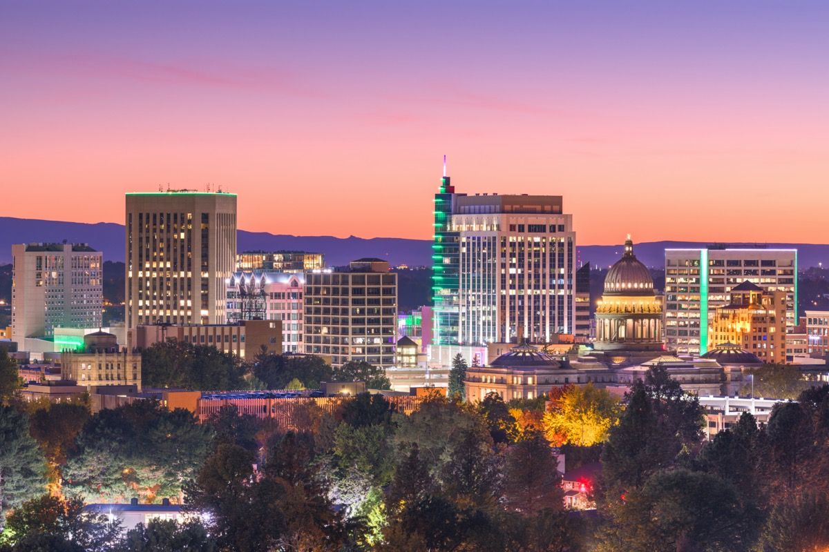 foto pemandangan kota Boise, Idaho saat matahari terbenam