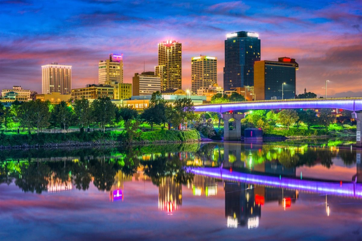 pilsētas ainavas fotogrāfija Little Rock, Arkansas saulrietā